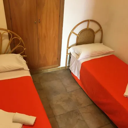 2000 Aparthotel 3*