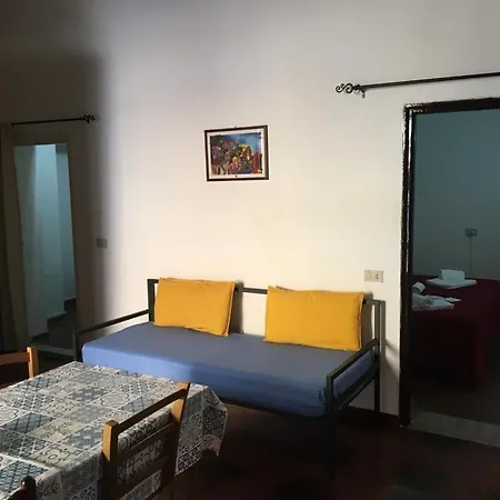 2000 Aparthotel 2*