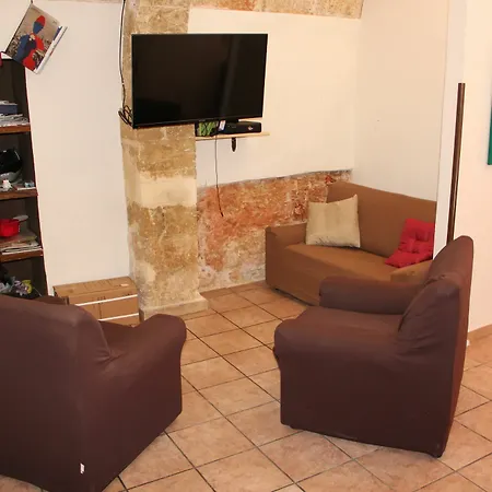 2000 Aparthotel 2*