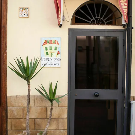 2000 公寓式酒店 3*